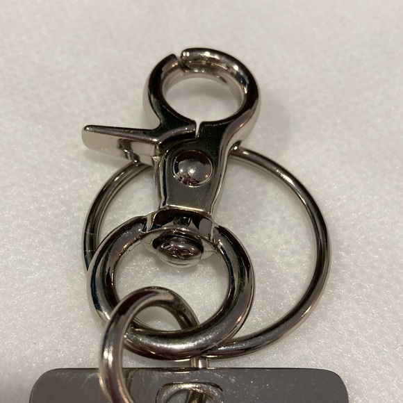 NWOT - TYLER RODAN Engraved Silvertone Mirrored Charm, Keyring & Lever Back Claw - Picture 4 of 6
